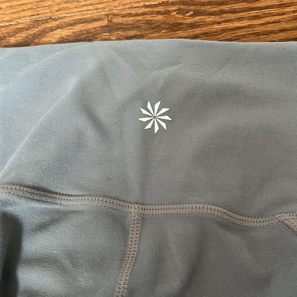 Athleta Workout 3/4 leggings - Picture 5 of 6